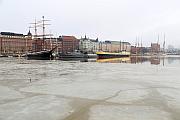 海有浮冰的赫爾辛基港