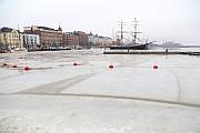海有浮冰的赫爾辛基港